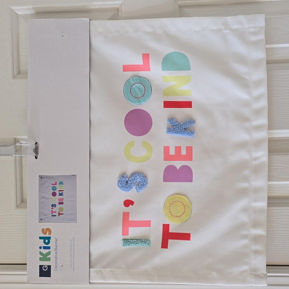THE BIG ONE BRAND KIDS' DECORATIVE COOL TO BE KIND BANNER